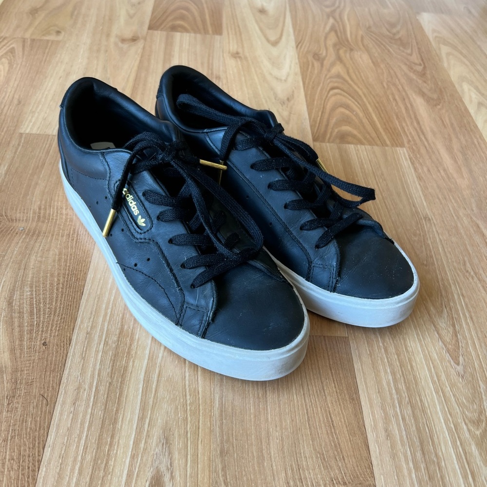 Adidas Sleek Leather Sneaker Women's US 7.5